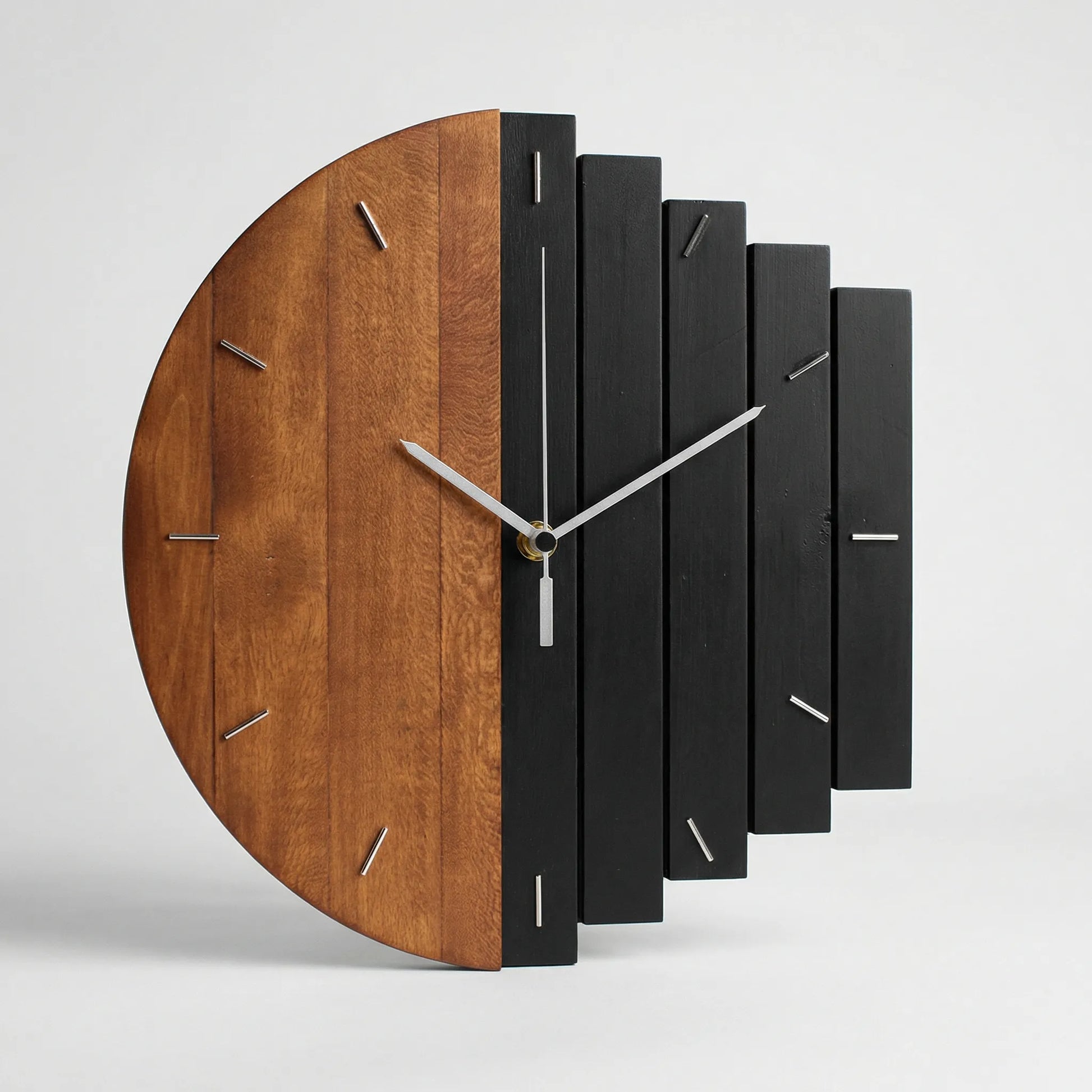 Halbrunde Wanduhr Im Lamellen-Design - Timbera
