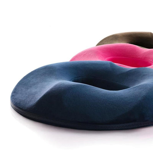 Dunkelblaues ergonomisches Sitzkissen, rund, aus Samt, für Komfort und Unterstützung.