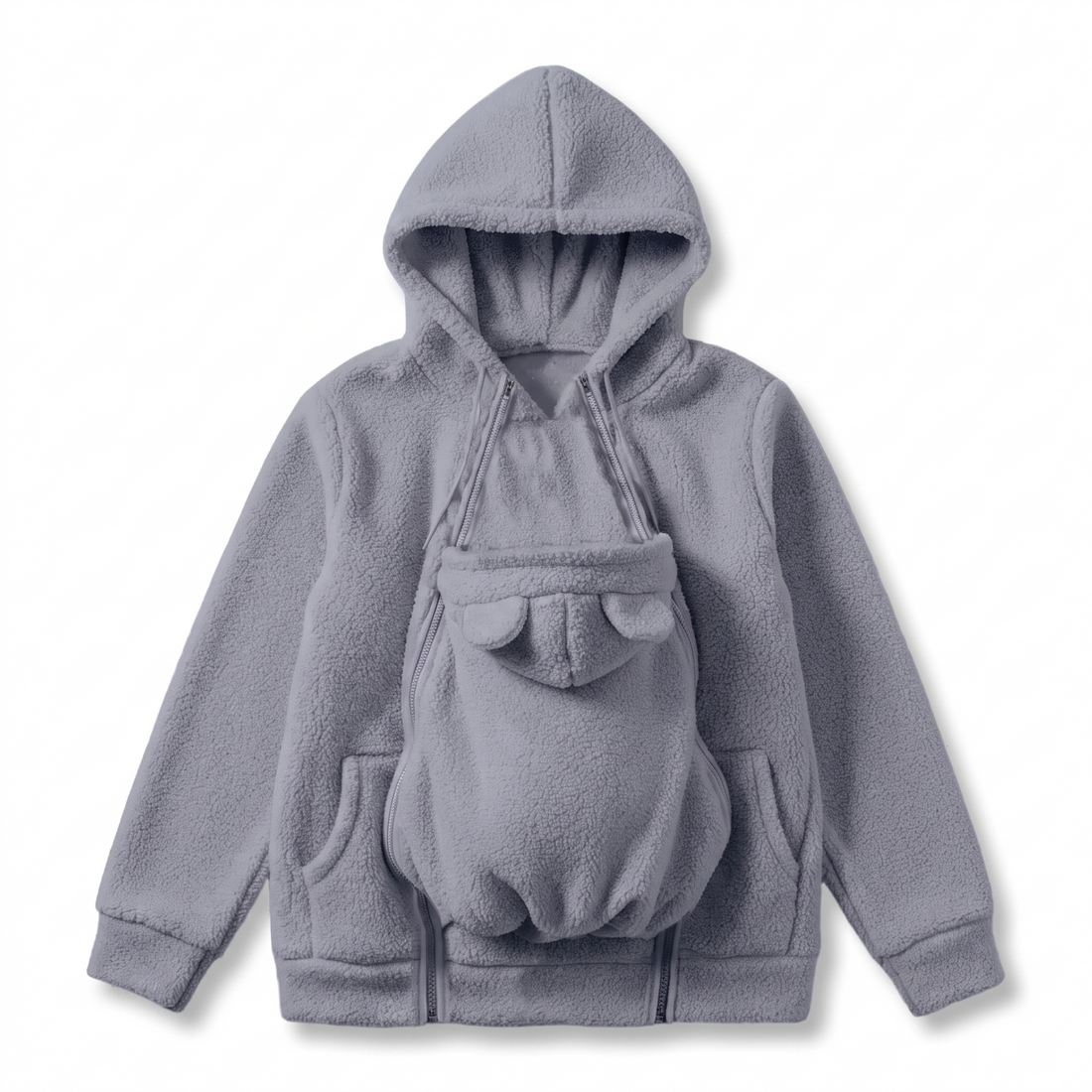 Grauer Fleece-Kapuzenpullover von vorn mit geöffneten Reißverschlüssen und ausgeklappter Babytasche mit kleinen Bärenohren.