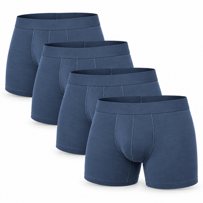 Vier stahlblaue Boxerbriefs als gestaffeltes Set in der Vorderansicht vor hellem Hintergrund.
