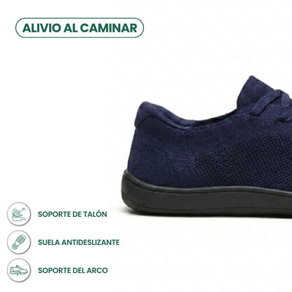 Seitliche Detailansicht der Ferse eines marineblauen Mesh-Sneakers mit schwarzer Sohle und Symbolen für Fersenhalt, rutschfeste Sohle und Fußgewölbestütze 22