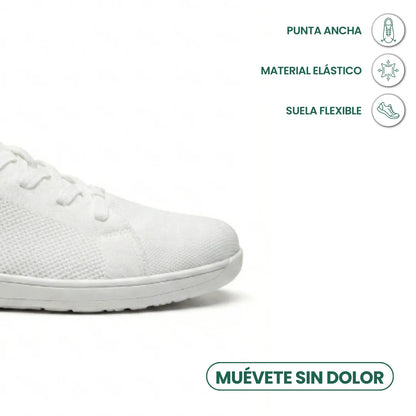 Nahaufnahme der weiten Schuhspitze des weißen Mesh-Sneakers mit Schnürung und flacher Sohle, daneben Symbole zu Zehenbox, Elastizität und Flexibilität. 41