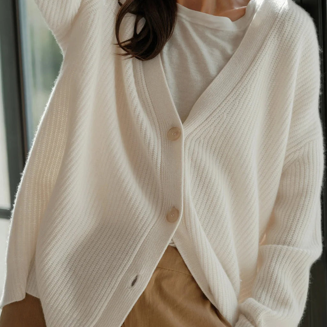 Damen Strickjacke Elfenbein, V-Ausschnitt, Knöpfe, weiches Material, modisch, bequem.