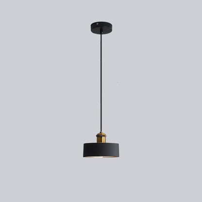 Schwarze Pendelleuchte, Metall, modern, minimalistisch, für Wohnzimmer oder Esszimmerbeleuchtung.