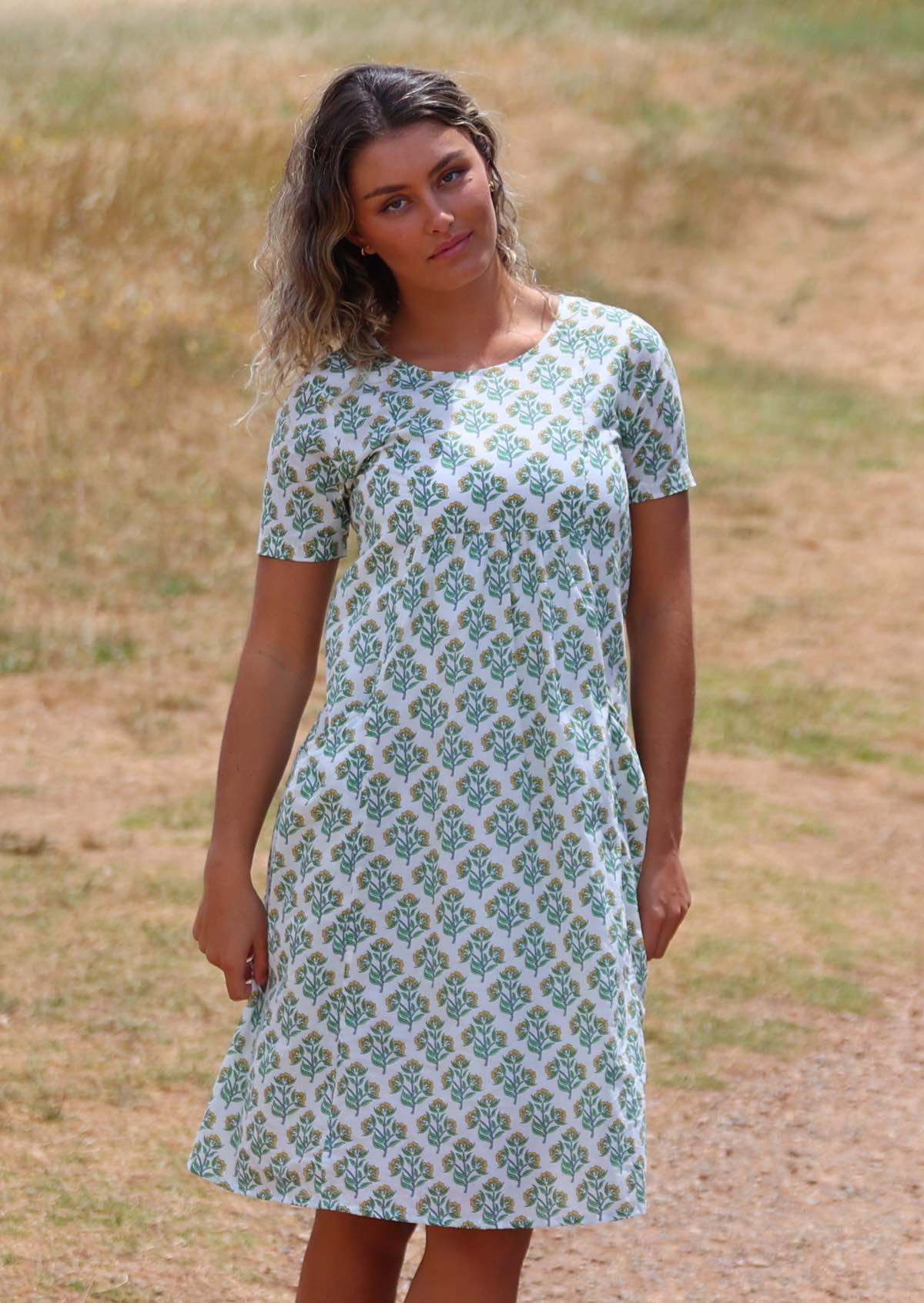 Knielanges Sommerkleid Mit Kurzen Ärmeln - Tamina