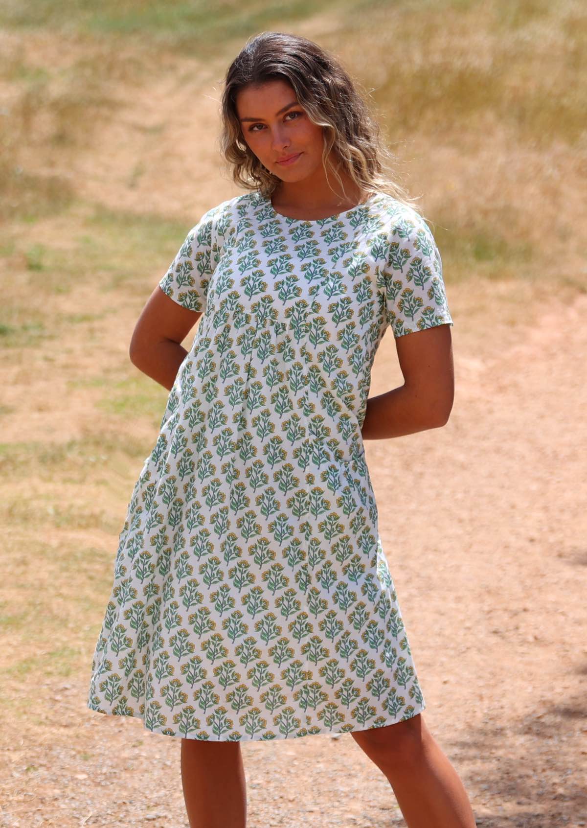 Knielanges Sommerkleid Mit Kurzen Ärmeln - Tamina