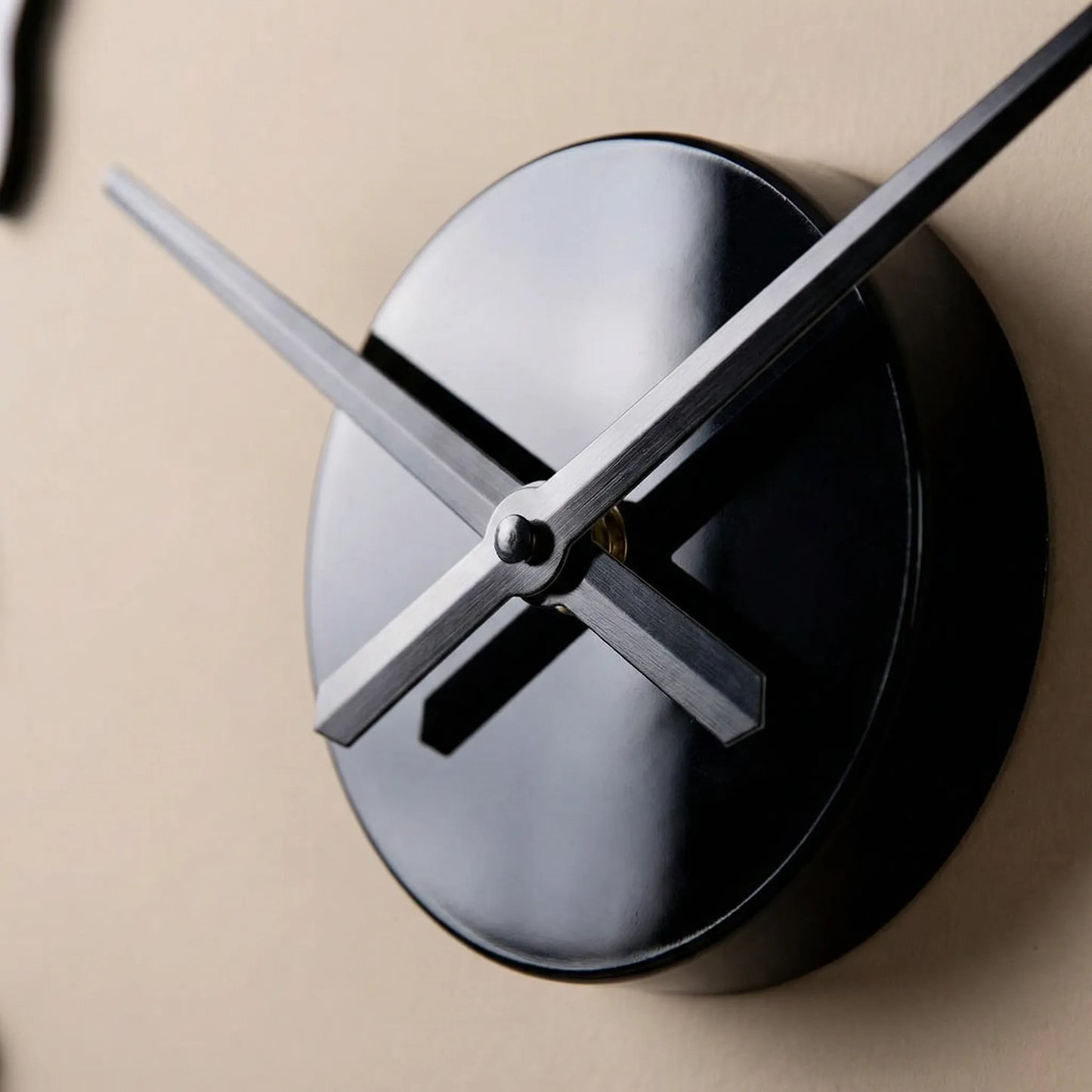 Moderne Wanduhr Mit Spiegeleffekt - DentiqueClock