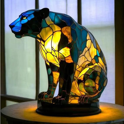 Sitzende Raubkatzen-Figur mit blauem Kopf und gelb-grünem Mosaikkörper auf runder Basis