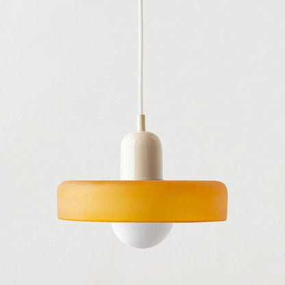 Bauhaus Buntglas-Pendelleuchte mit orangegelbem, mattem Glasschirm und cremefarbener Kappe