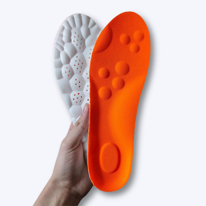 Orangefarbene orthopädische Einlegesohle, ergonomisch, stoßdämpfend, für Komfort und Unterstützung.
