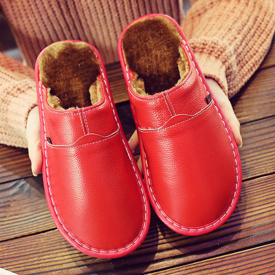 Rote Lederhausschuhe, warm gefüttert, Unisex, ideal für Winter, gemütlich und stilvoll.