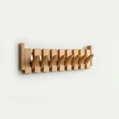 Piano Massivholz-Garderobe aus hellem Holz mit acht ausgeklappten Haken an der Wand, another view