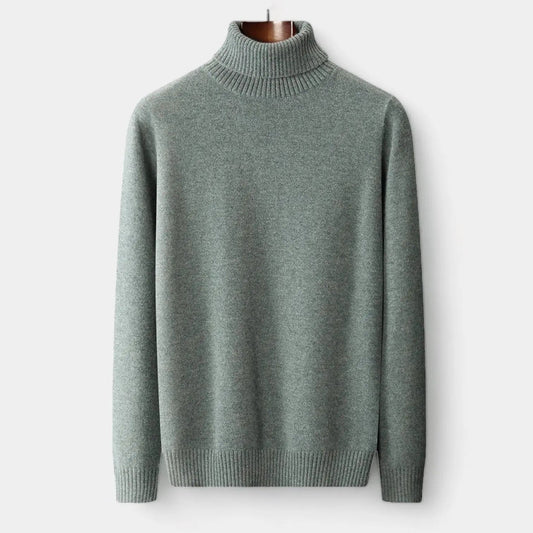 Graugrüner Strickpullover mit hohem Rollkragen, Vorderansicht, auf einem Kleiderbügel aufgehängt 1