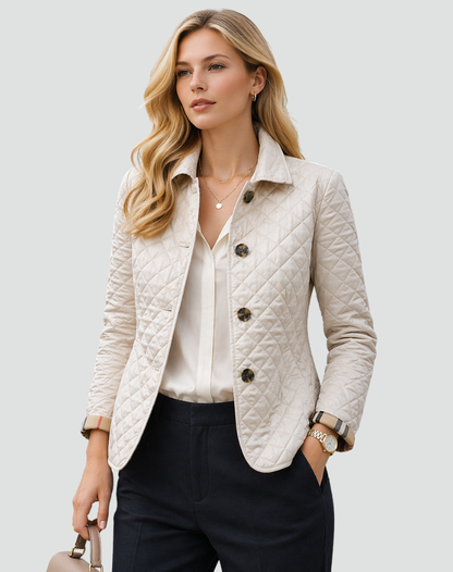 Cremeweiße Steppjacke mit goldbraunen Knöpfen und Rautensteppung