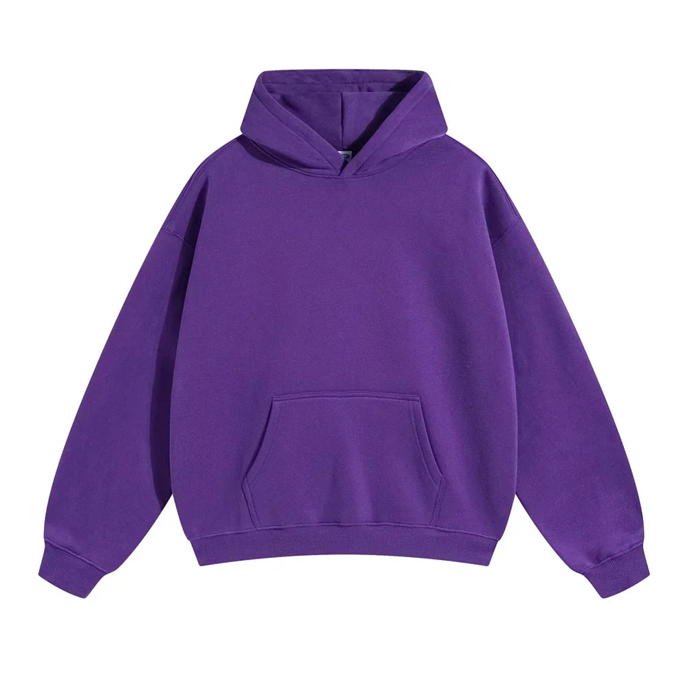 Lockerer Herren-Kapuzenpullover in Violett mit Kängurutasche und Rippbündchen, Frontansicht.