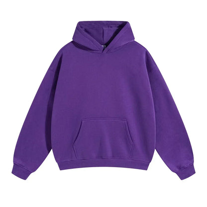 Lockerer Herren-Kapuzenpullover in Violett mit Kängurutasche und Rippbündchen, Frontansicht.