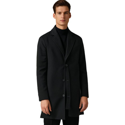 Mann in schwarzem Wollmantel, eleganter Herrenmantel, klassischer Stil, Herbstmode.