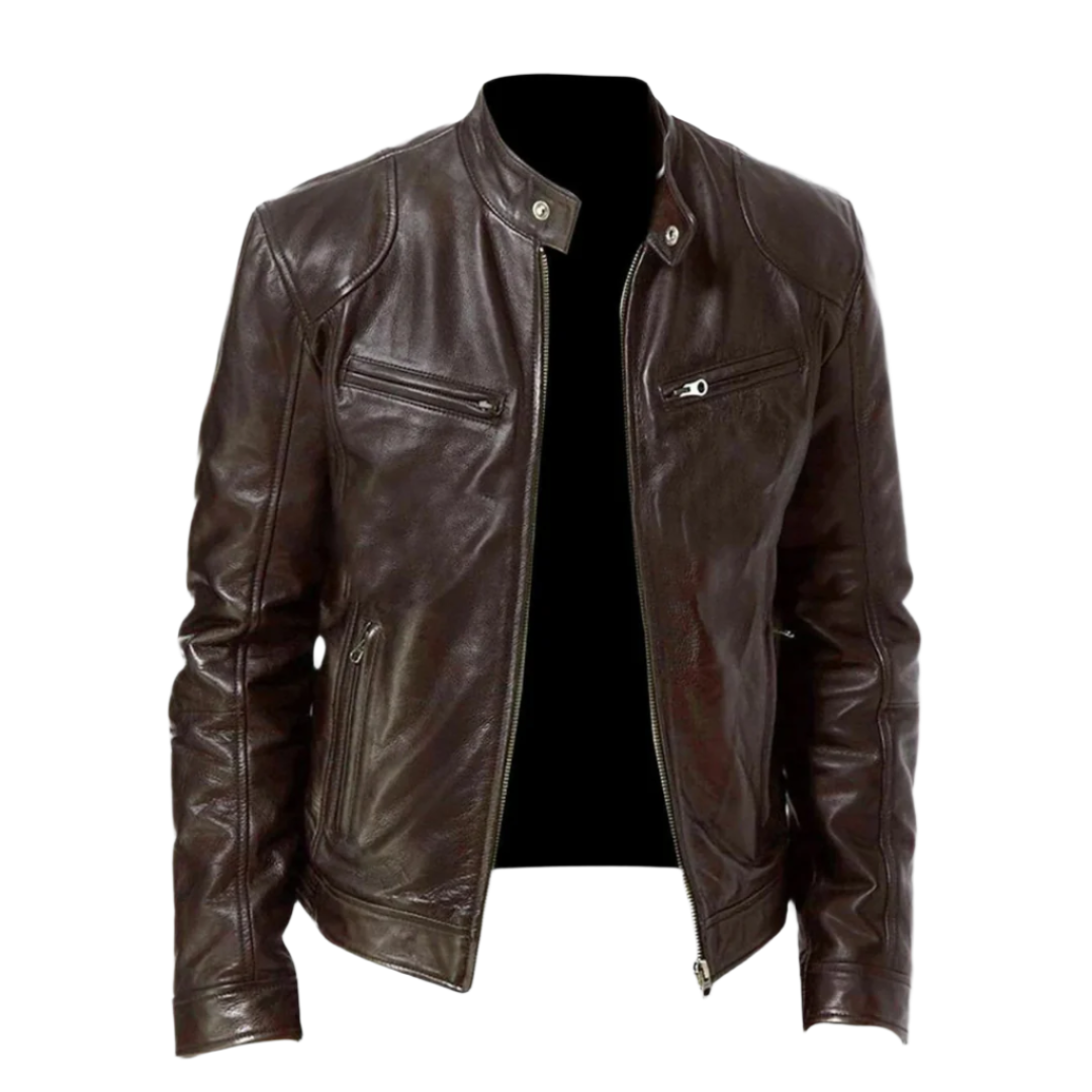 Dunkelbraune Herren-Lederjacke mit Stehkragen, Druckknöpfen und Reißverschlusstaschen, offen vor weißem Hintergrund