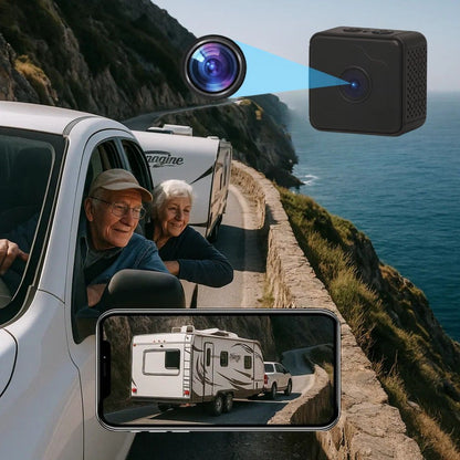 Kabellose magnetische Rückfahrkamera in Schwarz mit Smartphone und Wohnwagen im Auto