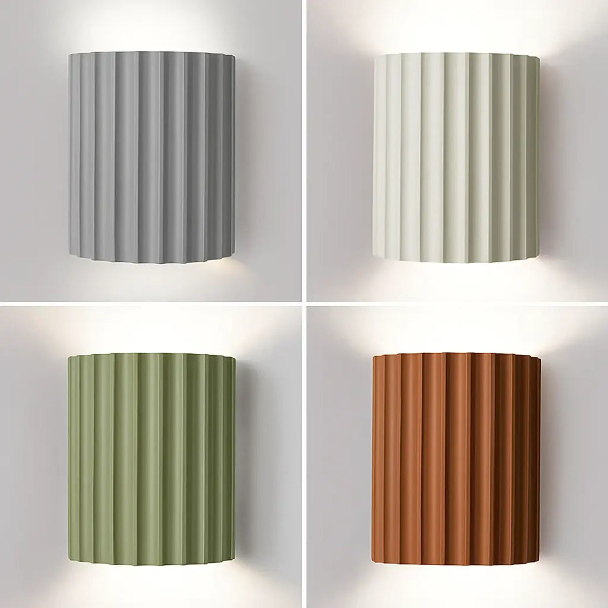 Vier gerillte Halbzylinder-Wandlampen in Grau, Weiß, Grün und Terrakotta nebeneinander im Vergleich, mit Licht nach oben und 1