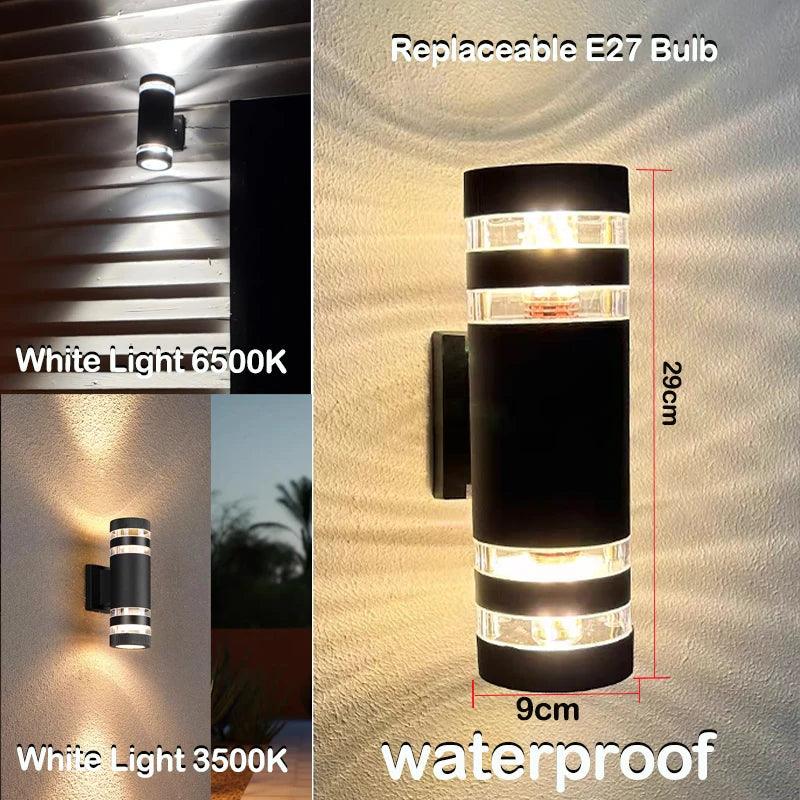 Schwarze Außen-LED-Wandlampe mit klaren Ringen und Maßangaben in einer weiteren Ansicht.