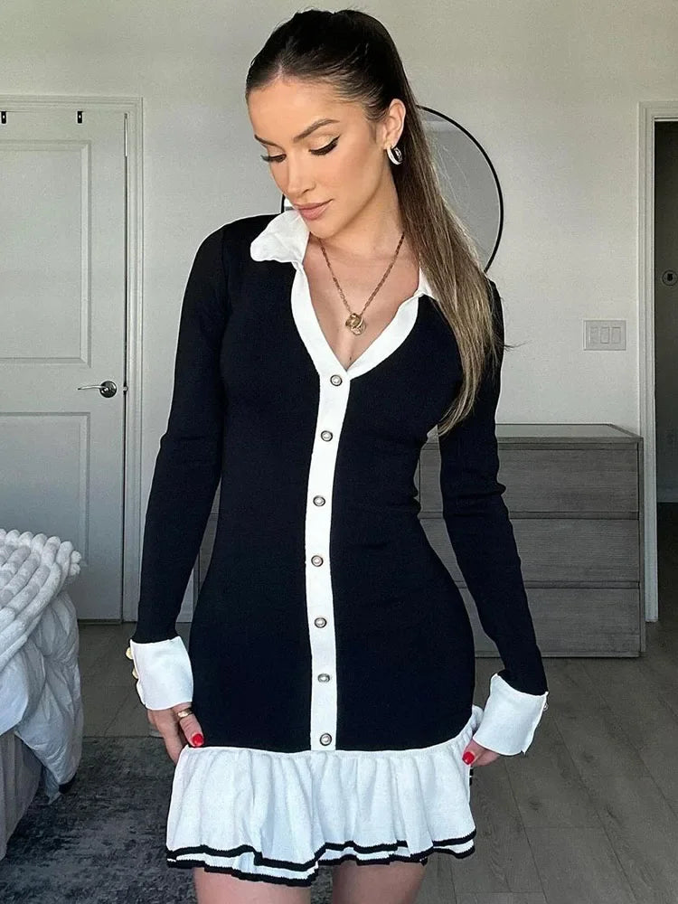 Strick-Minikleid mit Rückenausschnitt und Bandage-Design – Amira Herbstzauber Edition