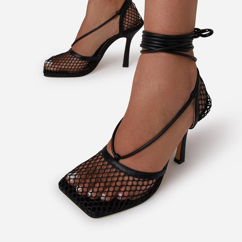 Pumps mit Spitzen-Optik – Céleste
