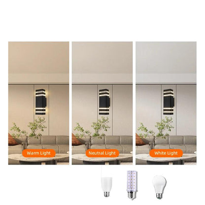 Schwarze Außen-LED-Wandlampe mit E27-Fassung in einer Detailansicht mit Lichtfarben.