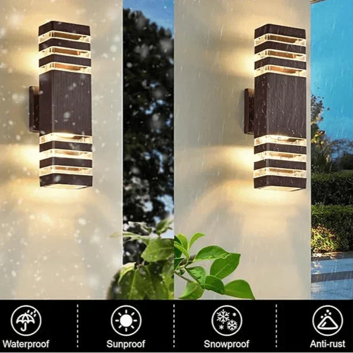 Schwarze Außen-LED-Wandlampe im Schnee und Regen mit Symbolen für wasserdicht, sonnenbeständig, schneefest und rostgeschützt.