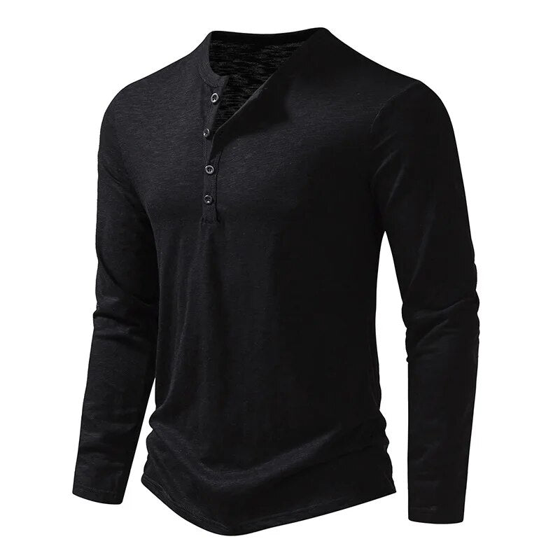 Schwarzes Henley-Shirt in schräger Seitenansicht mit Knopfleiste und langen Ärmeln. 15