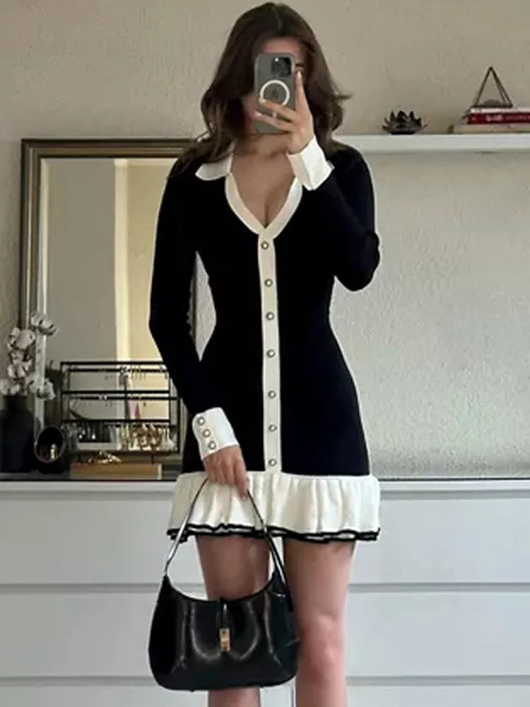 Strick-Minikleid mit Rückenausschnitt und Bandage-Design – Amira Herbstzauber Edition