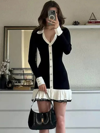 Strick-Minikleid mit Rückenausschnitt und Bandage-Design – Amira Herbstzauber Edition