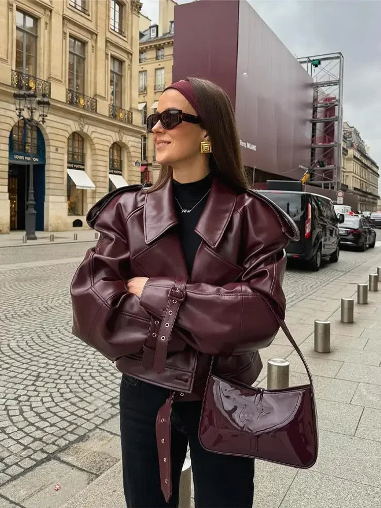 Herbstliche Damen Lederjacke in Kirschrot mit Reverskragen – Livana