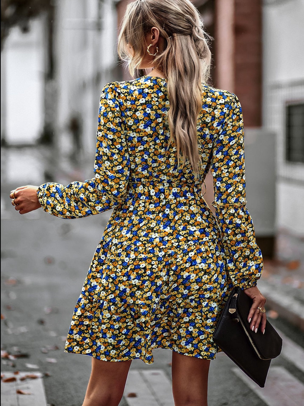 Herbstliches Mini-Kleid mit Gürtel und Rüschen – Noëlle