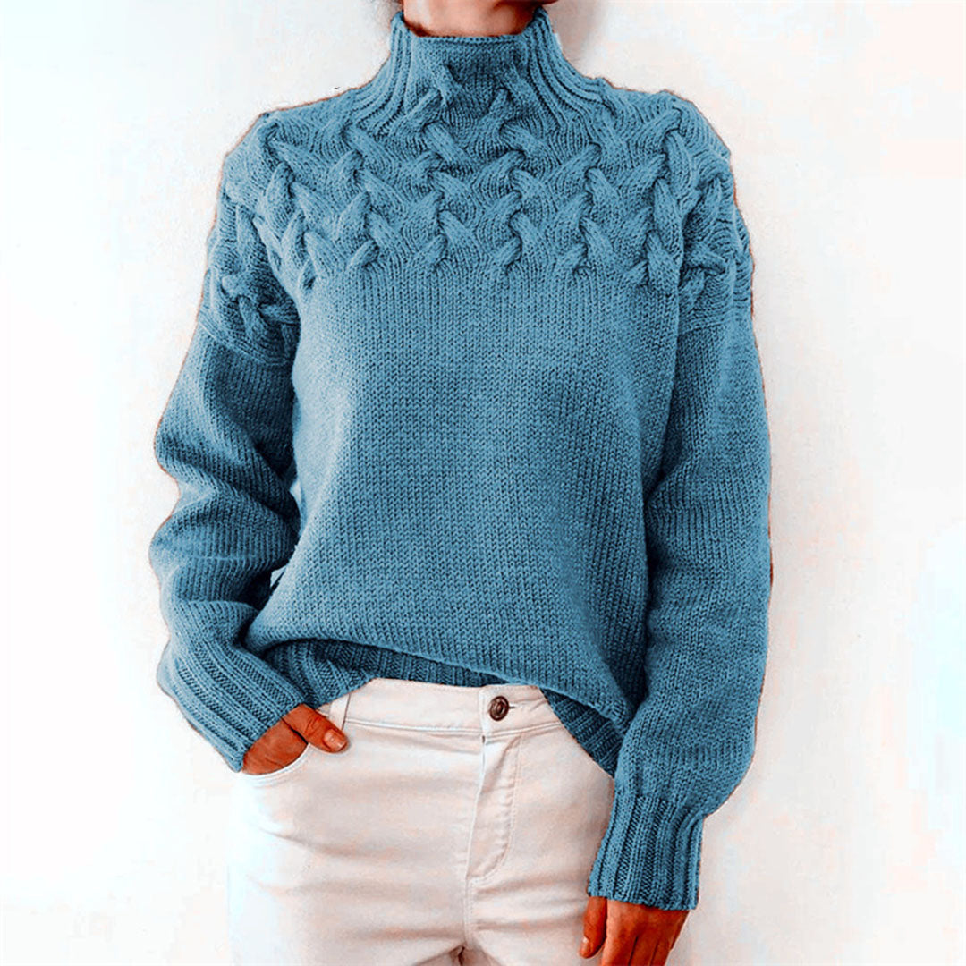 Blaue Strickpullover Damen, Zopfmuster, Rollkragen, Wintermode, gemütlich, warm, elegant.