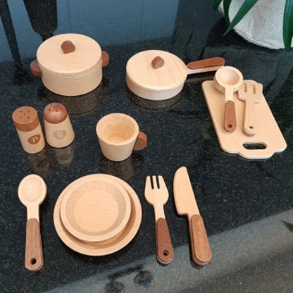 Holz-Küchenspielzeug mit Baumstammoptik für Rollenspiele & Lernspaß