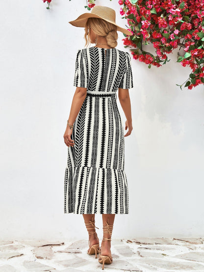 Schwarz-Weiße Gestreifte Midi-Kleid – Elise