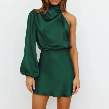 Satiniertes Minikleid mit One-Shoulder-Design & Asymmetrischem Arm – Elvira Herbstzauber Edition