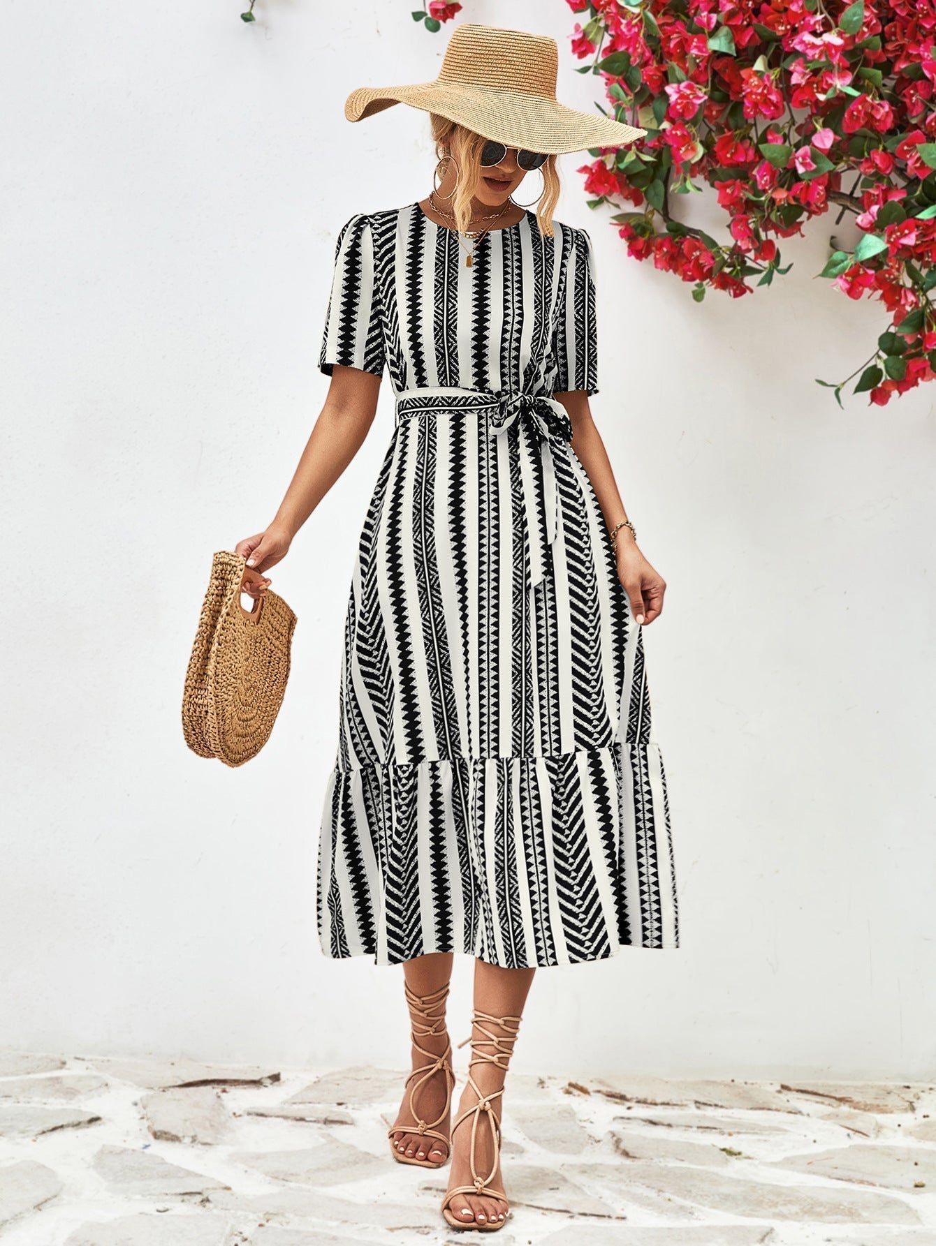 Schwarz-Weiße Gestreifte Midi-Kleid – Elise