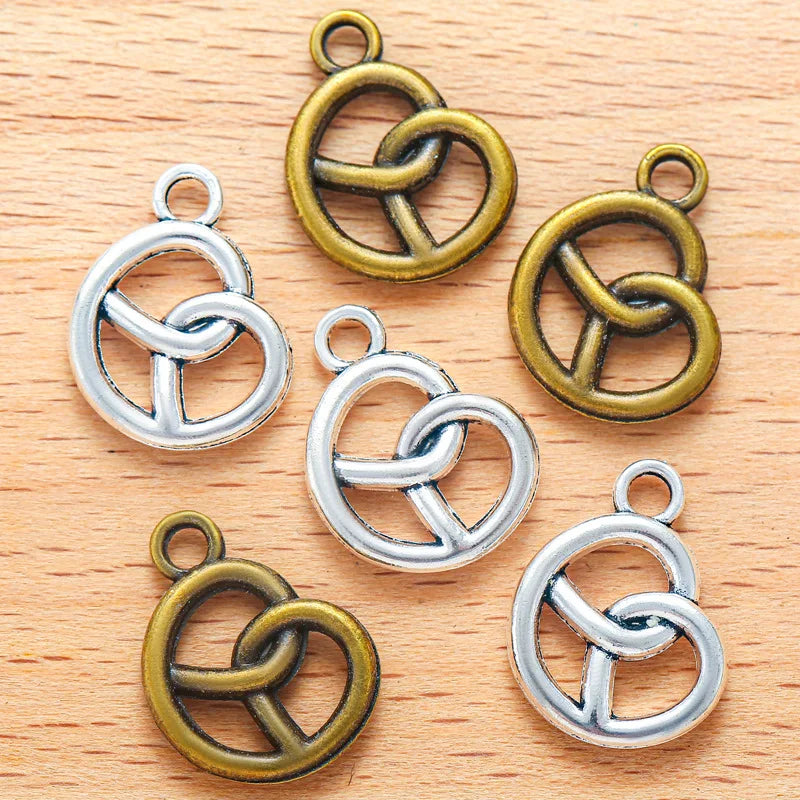 30 Stück Mini Brezel-Anhänger – BreznGlanz Charms Oktoberfest 2026