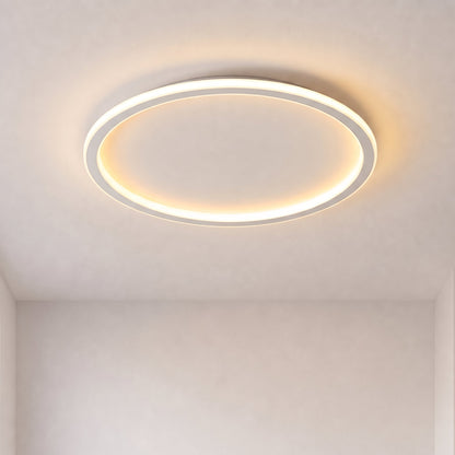 Weiße runde LED-Deckenleuchte mit warmem Licht, frontal von unten gesehen.