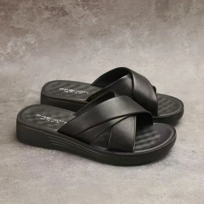 Damen Wedge-Slipper aus Lederimitat mit offener Zehenpartie – Cassy