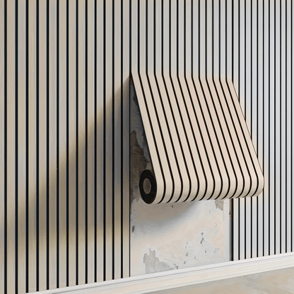 Selbstklebende Holzpaneele in Hellbeige als Bahn an der Wand