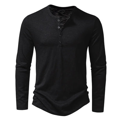 Schwarzes Langarm-Henley von vorn mit Knopfleiste am Rundhalsausschnitt. 16