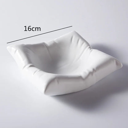 Leere weiße keramische Servierschüssel in Wolkenform, Detail mit 16 cm