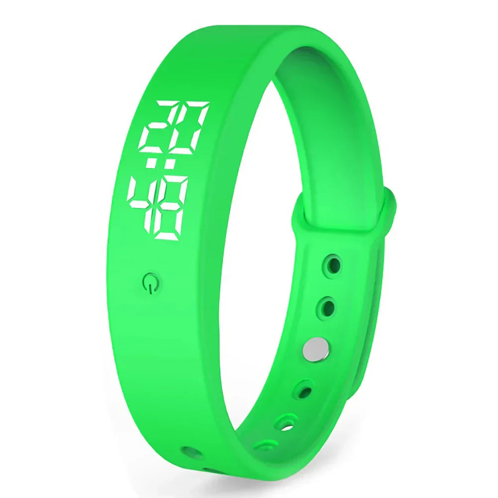 Smartwatch in Grün mit Silikonarmband und digitaler Anzeige, detail