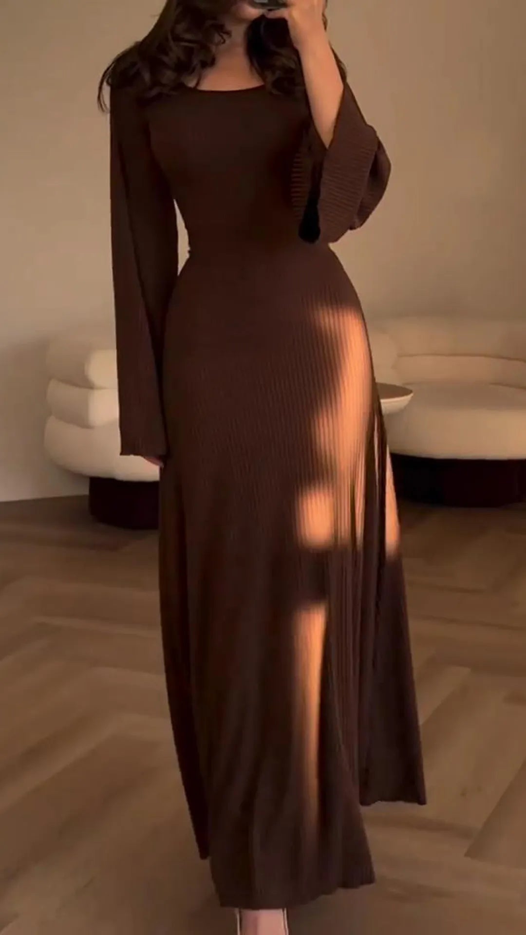 Elegantes Bodycon-Maxikleid mit Schnürung – Herbstzauber Valencia