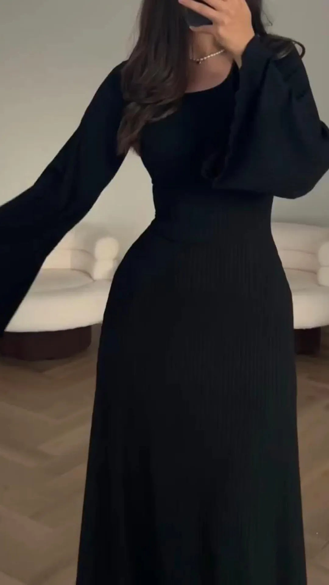 Elegantes Bodycon-Maxikleid mit Schnürung – Herbstzauber Valencia