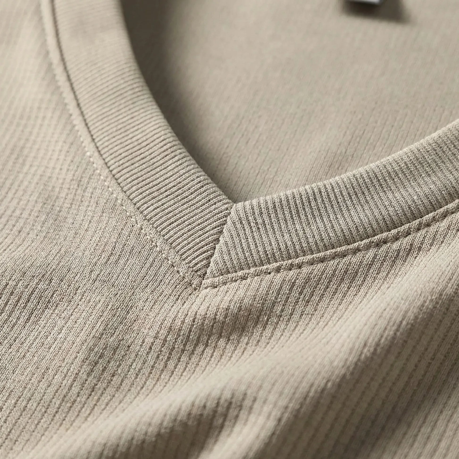 Sommerliches Herren T-Shirt Mit V-Ausschnitt - Melvin