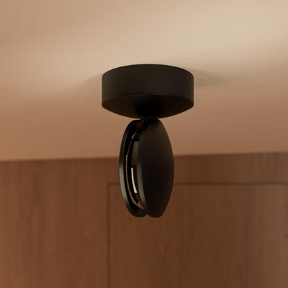 schwarze Deckenleuchte im Detail